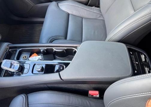 2025 Volvo XC90 B6 Ultra