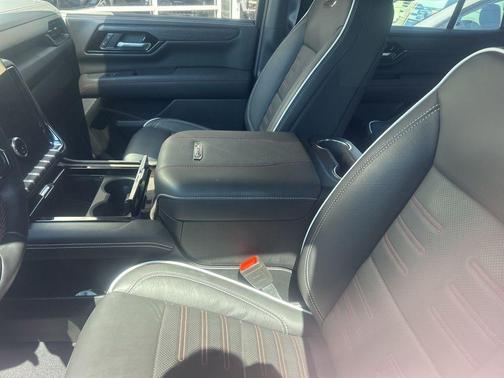 Summit White 2025 GMC Yukon AT4 Ultimate