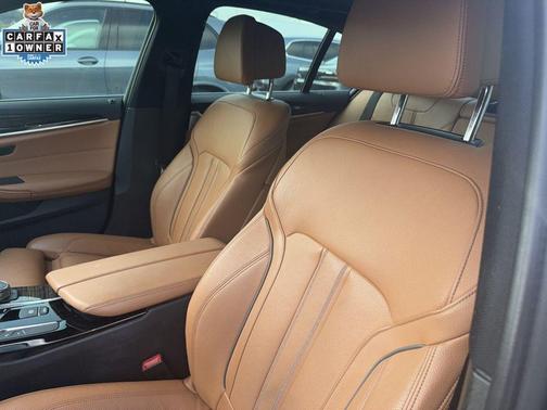 Black Sapphire Metallic 2019 BMW 540 i