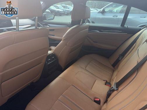 Black Sapphire Metallic 2019 BMW 540 i