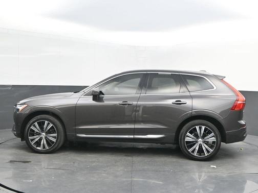 2023 Volvo XC60 B5 Ultimate Bright Theme
