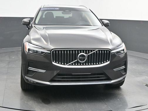 2023 Volvo XC60 B5 Ultimate Bright Theme