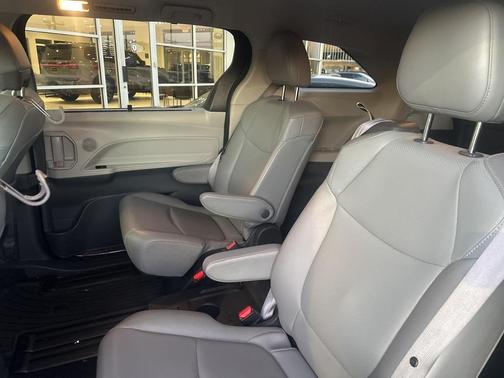 2022 Toyota Sienna XLE