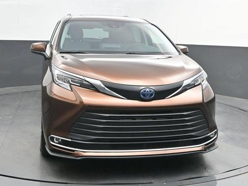 2022 Toyota Sienna XLE