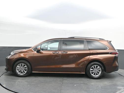 2022 Toyota Sienna XLE