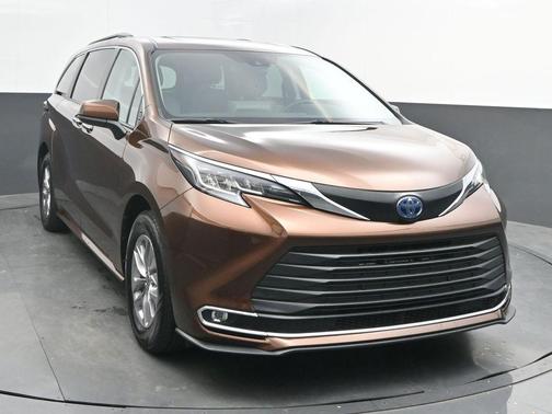 2022 Toyota Sienna XLE