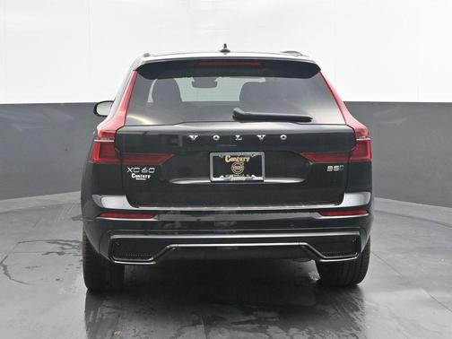 Onyx Black Metallic 2026 Volvo XC60 B5 Ultra