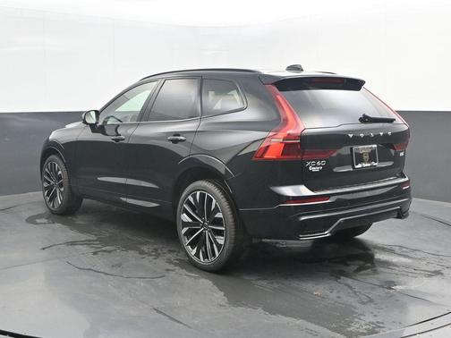 Onyx Black Metallic 2026 Volvo XC60 B5 Ultra