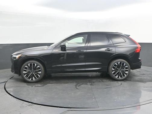 Onyx Black Metallic 2026 Volvo XC60 B5 Ultra