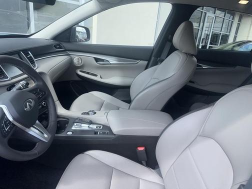 2024 INFINITI QX50 Luxe