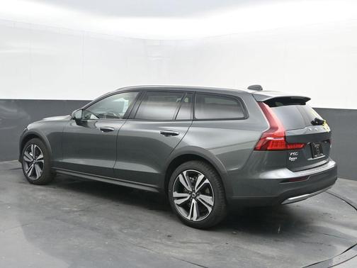 2026 Volvo V60 Cross Country B5 Plus