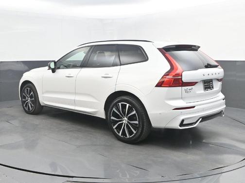 Crystal White 2024 Volvo XC60 B5 Plus Dark Theme