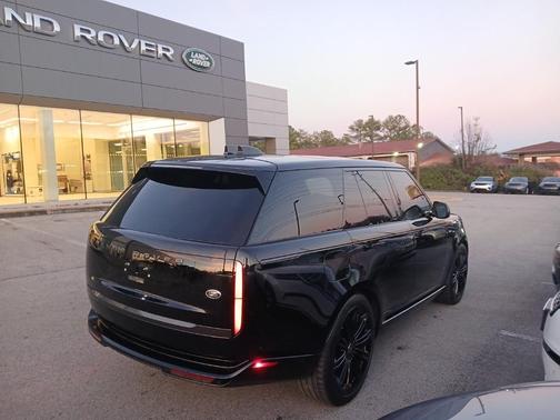 2023 Land Rover Range Rover P530 SE
