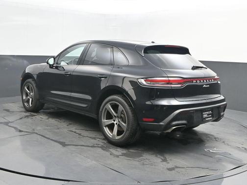 2023 Porsche Macan Base (PDK)