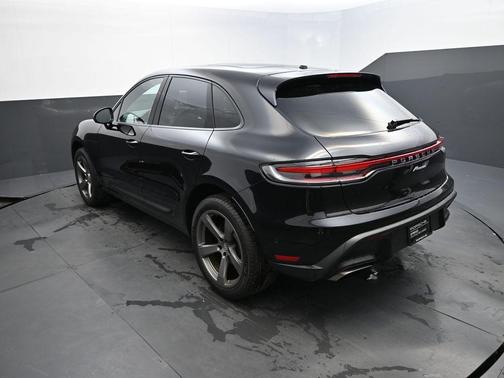 2023 Porsche Macan Base (PDK)