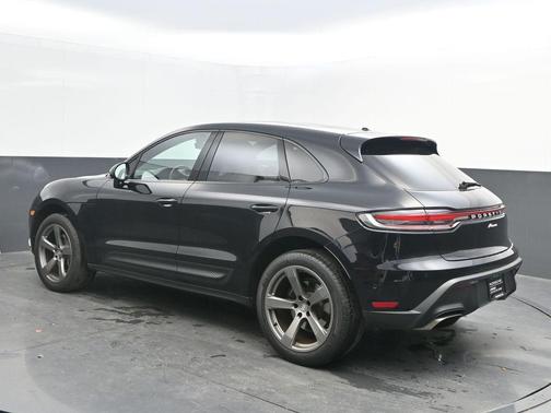 2023 Porsche Macan Base (PDK)