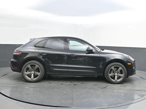 2023 Porsche Macan Base (PDK)