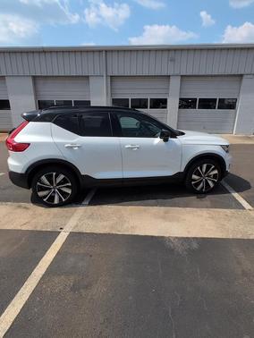 2022 Volvo XC40 Recharge Pure Electric P8 Twin Plus