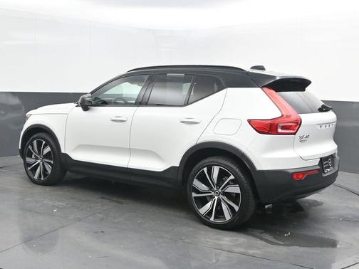 2022 Volvo XC40 Recharge Pure Electric P8 Twin Plus
