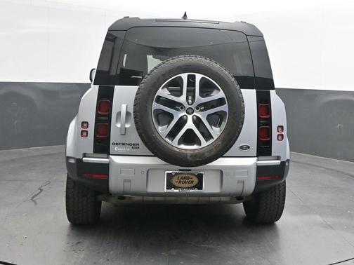 2022 Land Rover Defender 110 SE