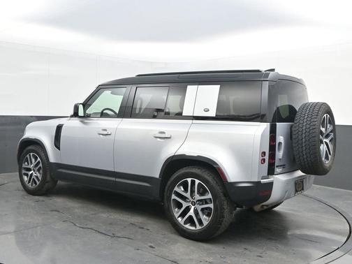 2022 Land Rover Defender 110 SE