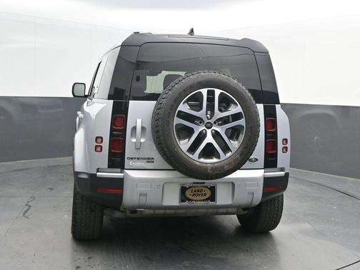 2022 Land Rover Defender 110 SE