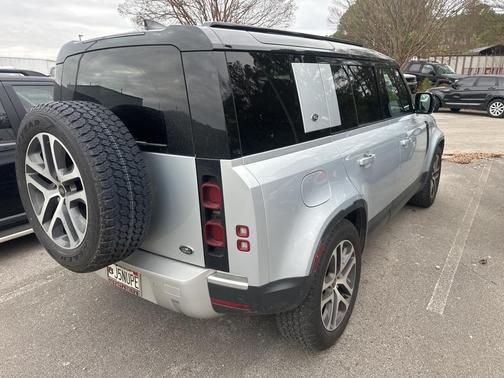 2022 Land Rover Defender 110 SE