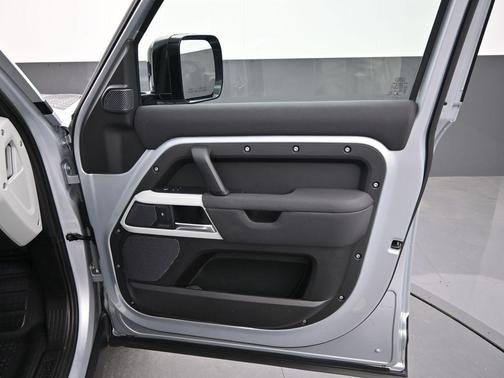 2022 Land Rover Defender 110 SE