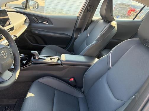 2025 Toyota Prius XLE