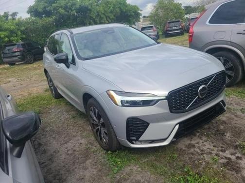 2024 Volvo XC60 B5 Plus Dark Theme
