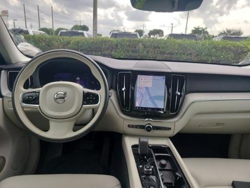 2024 Volvo XC60 B5 Plus Dark Theme