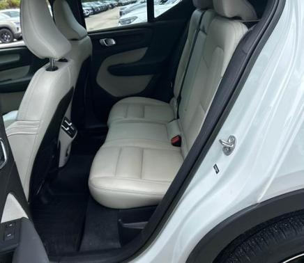 Crystal White 2023 Volvo XC40 B5 Plus Dark Theme