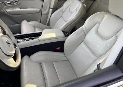 2023 Volvo XC90 B6 Ultimate 7-Seater