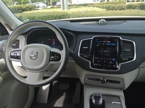 2024 Volvo XC90 Recharge Plug-In Hybrid T8 Ultimate Bright Theme 7-Seater