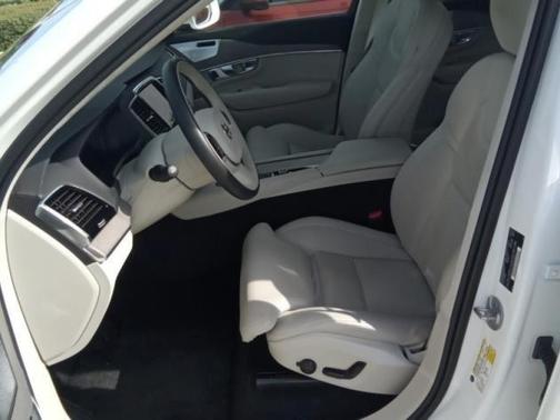 2024 Volvo XC90 Recharge Plug-In Hybrid T8 Ultimate Bright Theme 7-Seater