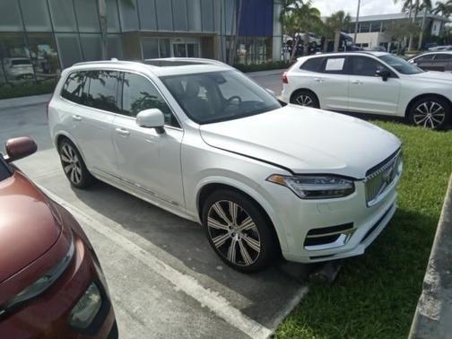 2024 Volvo XC90 Recharge Plug-In Hybrid T8 Ultimate Bright Theme 7-Seater