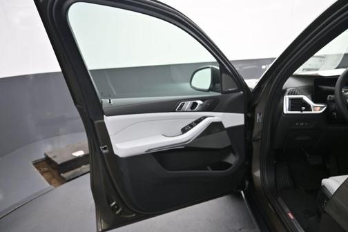 Green Metallic 2026 BMW X5 xDrive40i