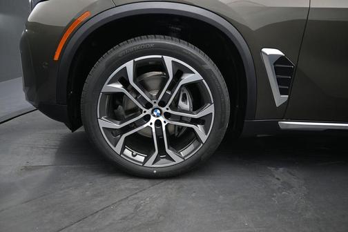 Green Metallic 2026 BMW X5 xDrive40i