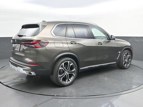 Green Metallic 2026 BMW X5 xDrive40i