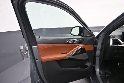 0C4W 2027 BMW X6 xDrive40i