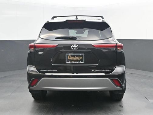 Opulent Amber 2022 Toyota Highlander Platinum