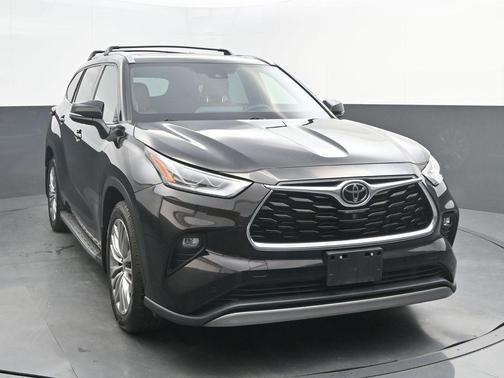 Opulent Amber 2022 Toyota Highlander Platinum