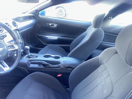 2020 Ford Mustang EcoBoost