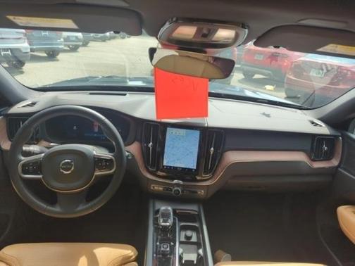 2023 Volvo XC60 B5 Ultimate Bright Theme