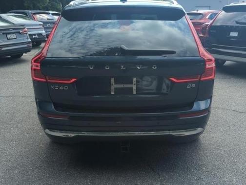 2023 Volvo XC60 B5 Ultimate Bright Theme