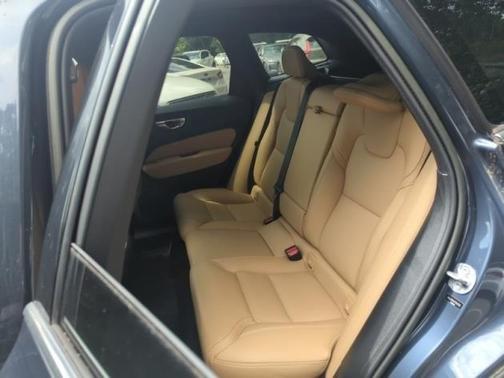 2023 Volvo XC60 B5 Ultimate Bright Theme