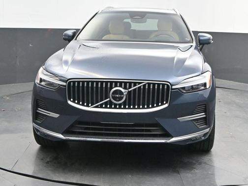2023 Volvo XC60 B5 Ultimate Bright Theme