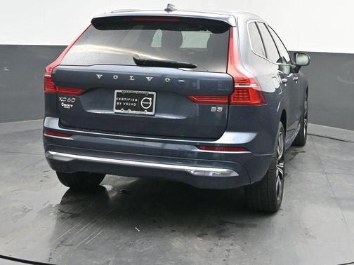 2023 Volvo XC60 B5 Ultimate Bright Theme