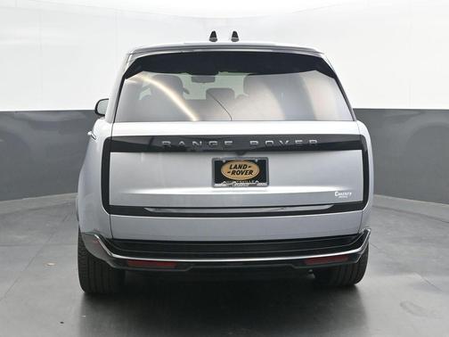 Hakuba Silver 2024 Land Rover Range Rover P400 SE