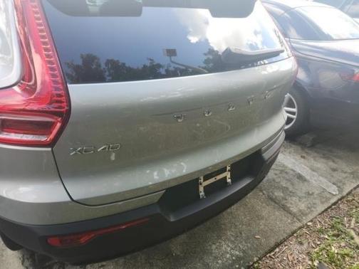 2023 Volvo XC40 B4 Plus Dark Theme